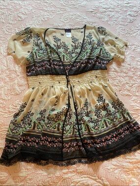 torrid Beige Floral Empire Waist Sheer Tunic with Black Trim